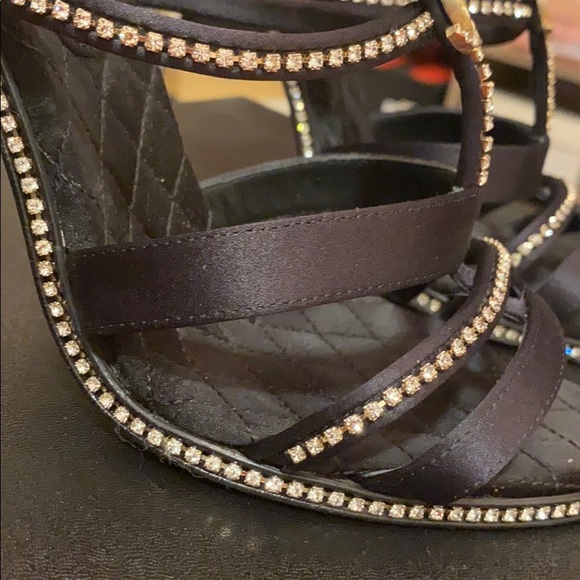 Chanel - Picture 5 of 16